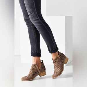 Jeffrey Campbell Taggart Taupe Suede Lattice Ankle Boot Women's Size 11